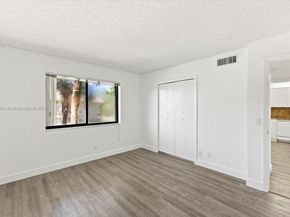 302 Lakeview Dr 203, Weston FL 33326