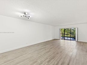 302 Lakeview Dr 203, Weston FL 33326
