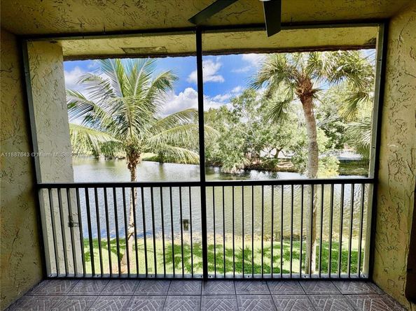 302 Lakeview Dr 203, Weston FL 33326