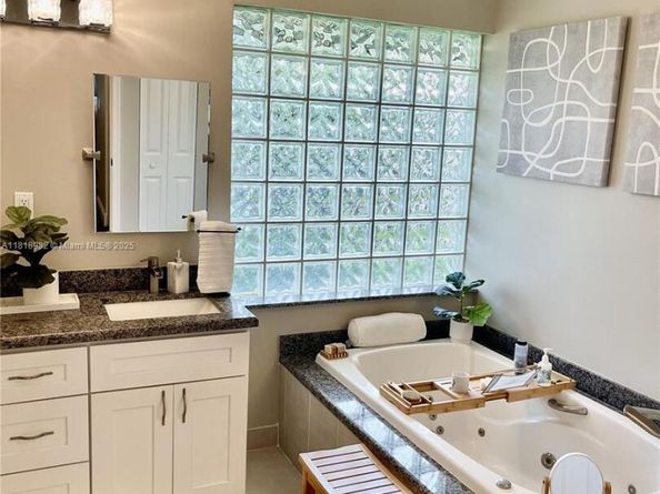 4370 NW 62nd Ter, Coral Springs FL 33067