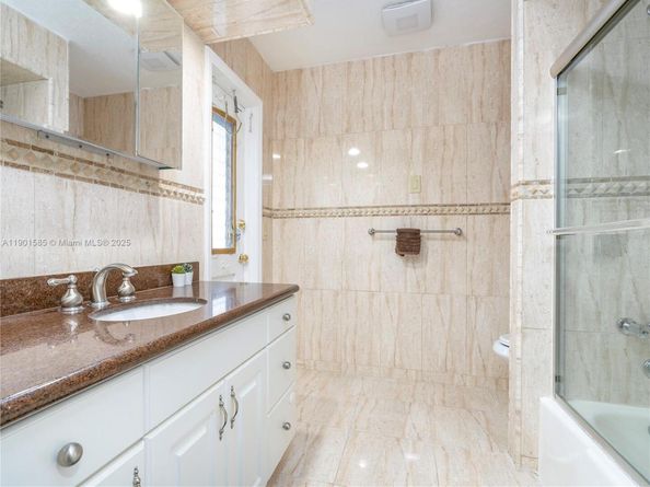 5124 Mckinley St, Hollywood FL 33021