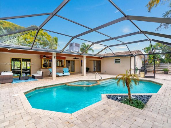 5124 Mckinley St, Hollywood FL 33021