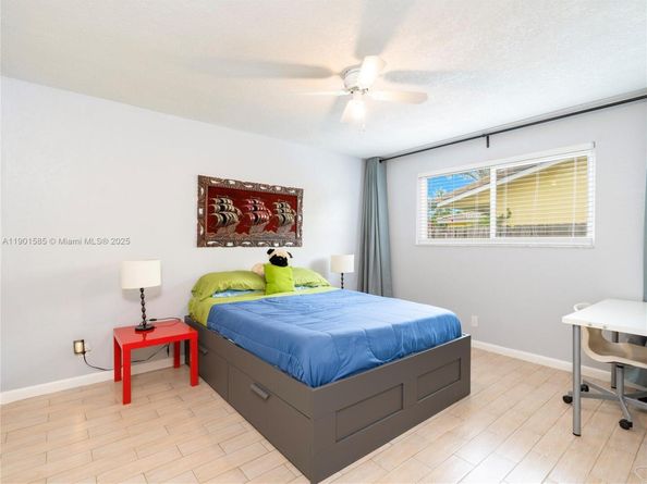5124 Mckinley St, Hollywood FL 33021