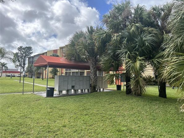 3600 NW 21st St 101, Lauderdale Lakes FL 33311