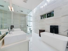 3861 Kumquat Ave, Miami FL 33133