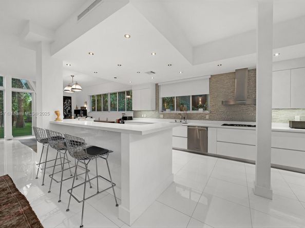 3861 Kumquat Ave, Miami FL 33133