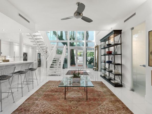 3861 Kumquat Ave, Miami FL 33133