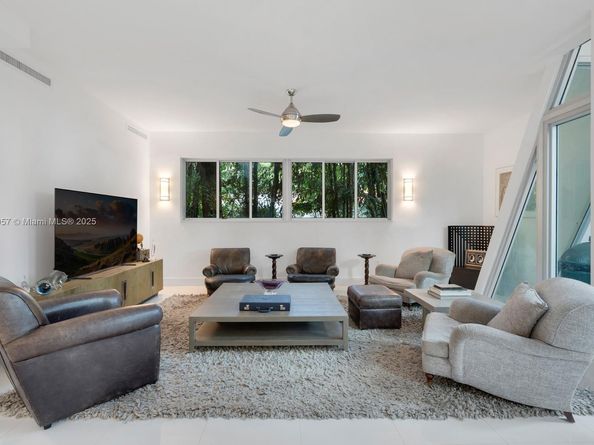 3861 Kumquat Ave, Miami FL 33133