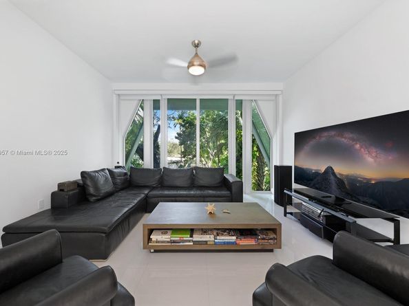 3861 Kumquat Ave, Miami FL 33133