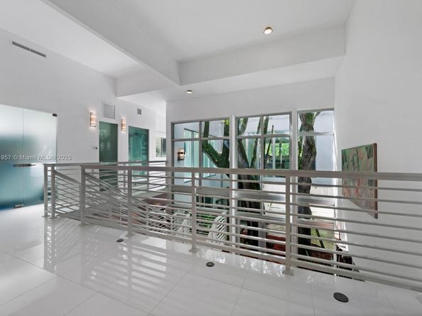 3861 Kumquat Ave, Miami FL 33133