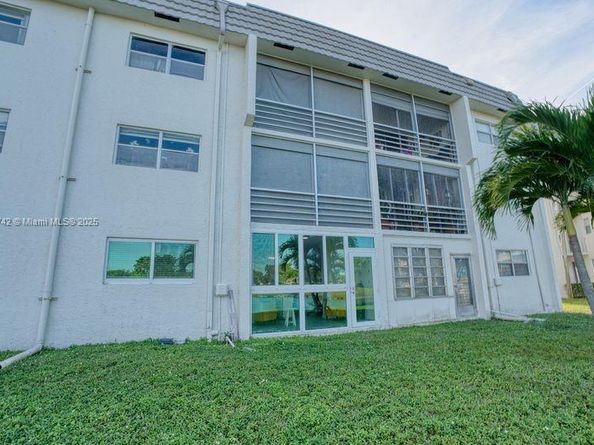 8300 Sunrise Lakes Blvd 102, Sunrise FL 33322
