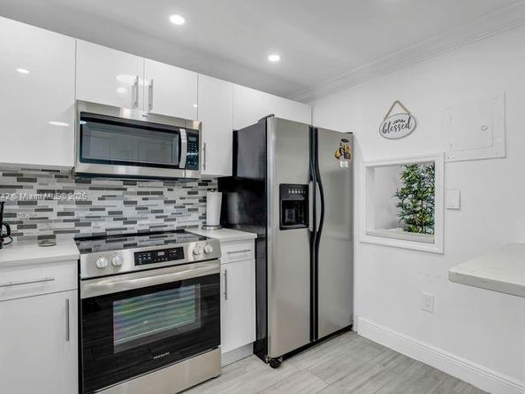 8300 Sunrise Lakes Blvd 102, Sunrise FL 33322