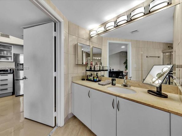 1750 N Bayshore Dr 2015, Miami FL 33132