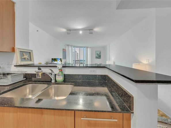335 S Biscayne Blvd 2003, Miami FL 33131