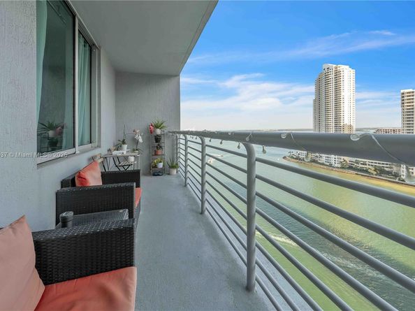 335 S Biscayne Blvd 2003, Miami FL 33131