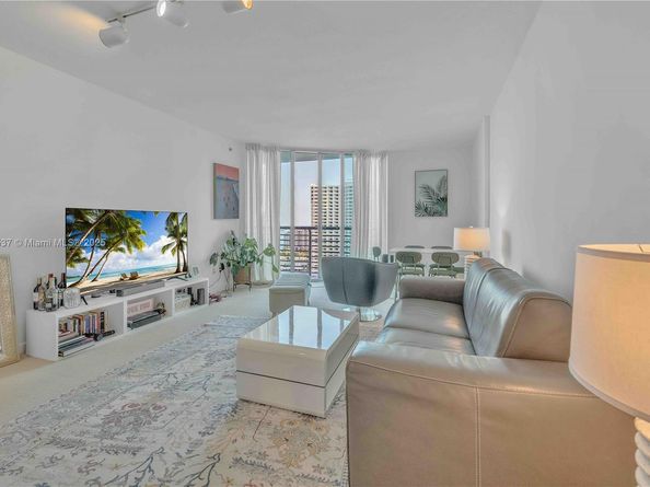 335 S Biscayne Blvd 2003, Miami FL 33131