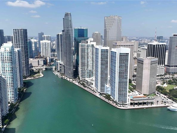 335 S Biscayne Blvd 2003, Miami FL 33131