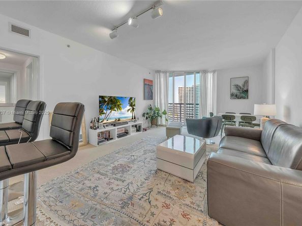 335 S Biscayne Blvd 2003, Miami FL 33131