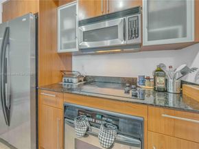 335 S Biscayne Blvd 2003, Miami FL 33131