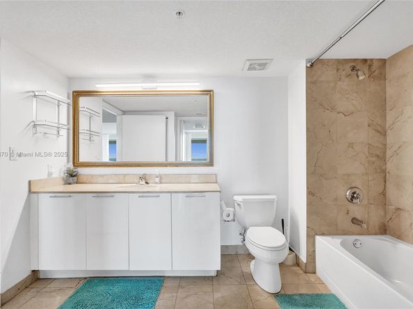 1800 N Bayshore Dr 2407, Miami FL 33132