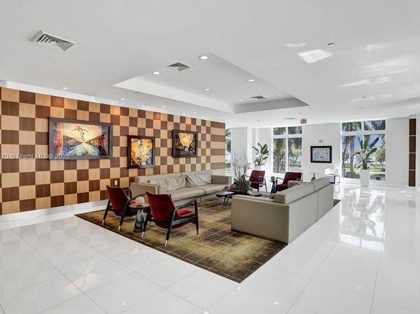 1800 N Bayshore Dr 2407, Miami FL 33132