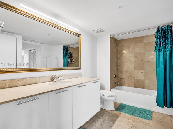 1800 N Bayshore Dr 2407, Miami FL 33132