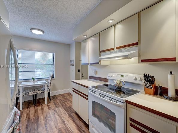 23344 Carolwood Ln 303, Boca Raton FL 33428