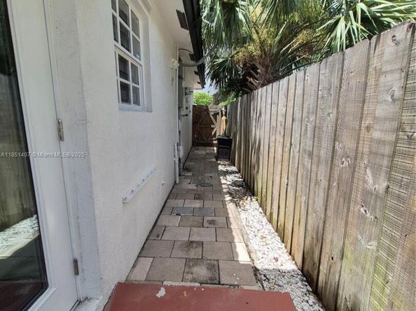 1176 NW 29th Way, Fort Lauderdale FL 33311
