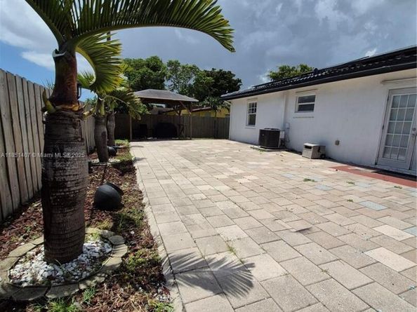 1176 NW 29th Way, Fort Lauderdale FL 33311