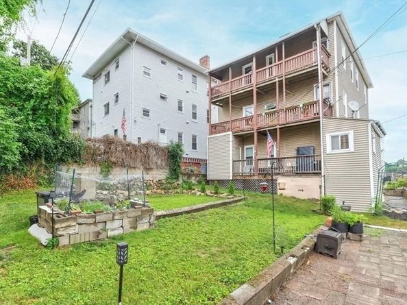 11 Shamrock St, Worcester MA 01605