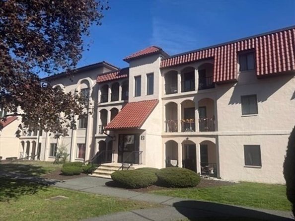 685 Oak St 25, Brockton MA 02301