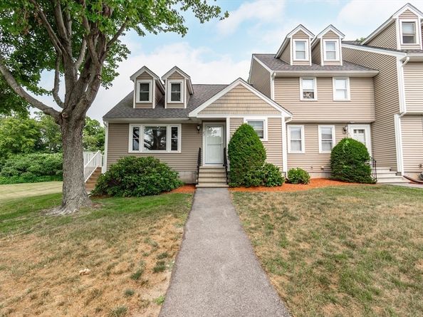 87 Merrimack Meadows Ln 87, Tewksbury MA 01876