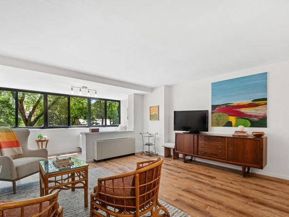 6 Whittier Pl 3L, Boston MA 02114