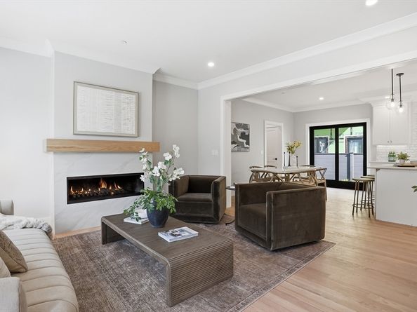 36 Loomis 302, Bedford MA 01730