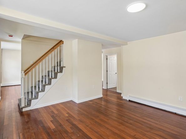 59 Hartford Ave E, Uxbridge MA 01569
