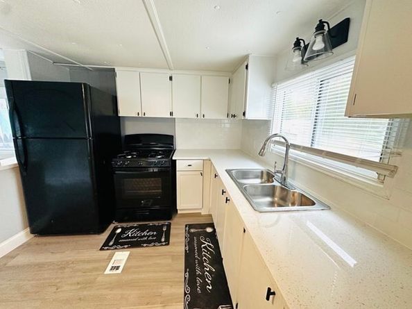 1790 Massachusetts Ave 25, Lunenburg MA 01462