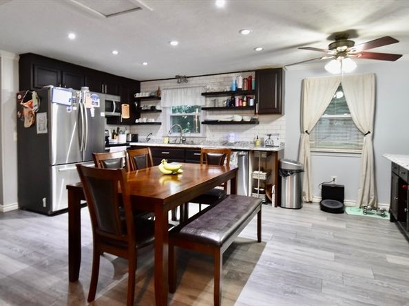 9 Maid Marion St, Oxford MA 01540