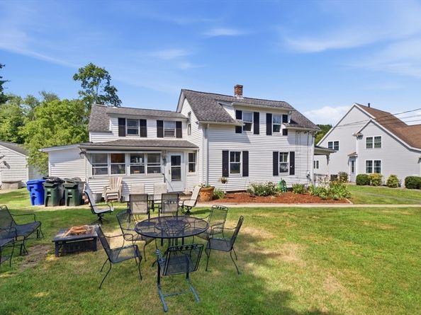 62 Pleasant St, Hopkinton MA 01748