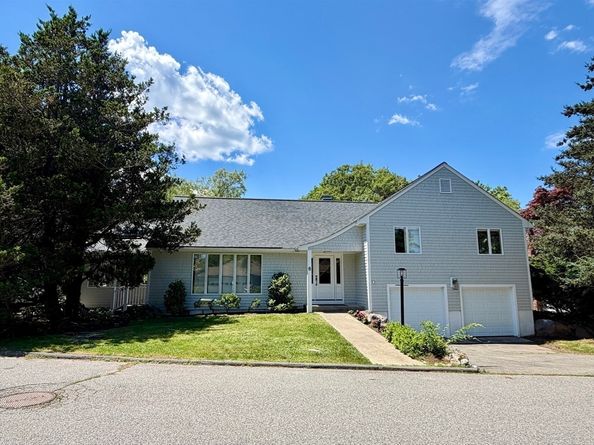 8 Marbee Rd, Rockport MA 01966
