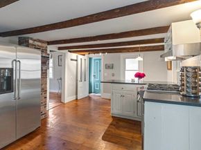54 Ashland St, Newburyport MA 01950