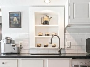 54 Ashland St, Newburyport MA 01950