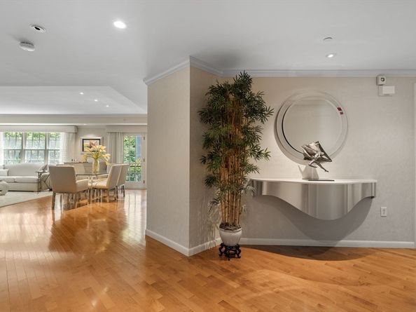 336 Boylston Street Unit 102, Newton MA 02459