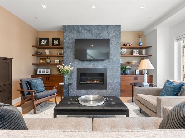 21 Crowninshield Rd 21, Brookline MA 02446