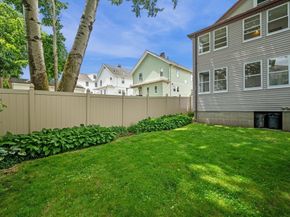 111 Chapman St 111, Watertown MA 02472
