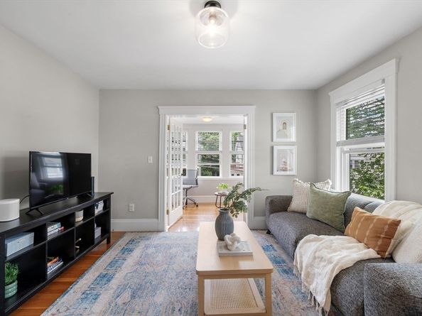 111 Chapman St 111, Watertown MA 02472