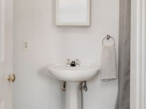 241 River Street 6, Cambridge MA 02139