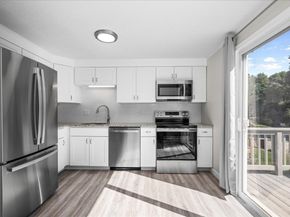 270 Sunderland Rd 65, Worcester MA 01604