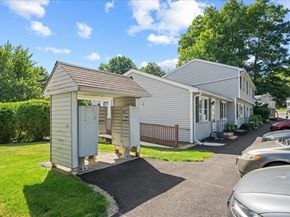 270 Sunderland Rd 65, Worcester MA 01604