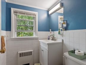 4 Cranston St, Worcester MA 01606