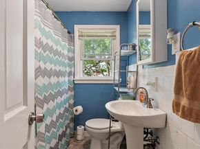 4 Cranston St, Worcester MA 01606